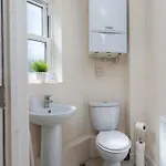 Spacious Luxurious Serviced 6 Nyaraló