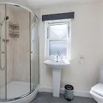 Spacious Luxurious Serviced 6 Barrow-in-Furness