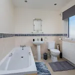 Spacious Luxurious Serviced 6 Nyaraló *