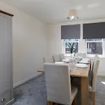 Spacious Luxurious Serviced 6 * Barrow-in-Furness