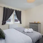 Spacious Luxurious Serviced 6 Nyaraló *