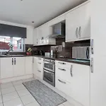 Spacious Luxurious Serviced 6 Nyaraló Barrow-in-Furness