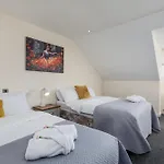 Spacious Luxurious Serviced 6 *