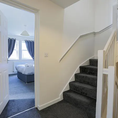 Spacious Luxurious Serviced 6 * Barrow-in-Furness