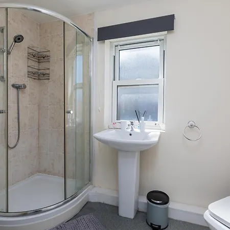 Spacious Luxurious Serviced 6 Semesterbostad Barrow-in-Furness