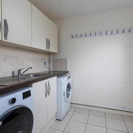 Spacious Luxurious Serviced 6 Semesterbostad Barrow-in-Furness
