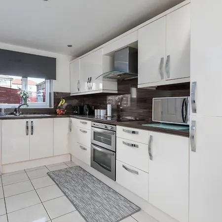 Spacious Luxurious Serviced 6 Semesterbostad Barrow-in-Furness