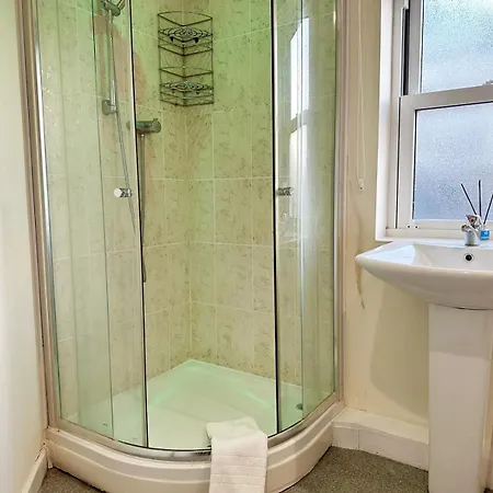 Spacious Luxurious Serviced 6 Barrow-in-Furness