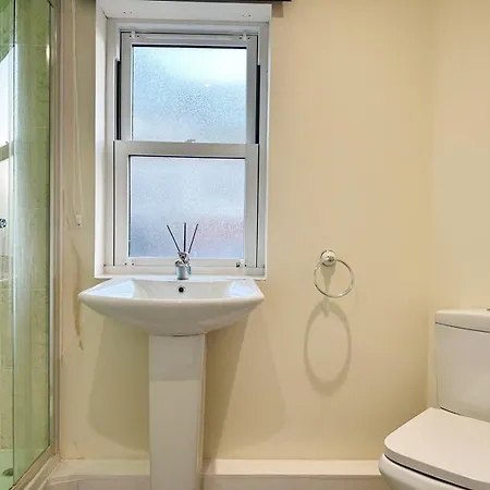 Spacious Luxurious Serviced 6 Holiday home *