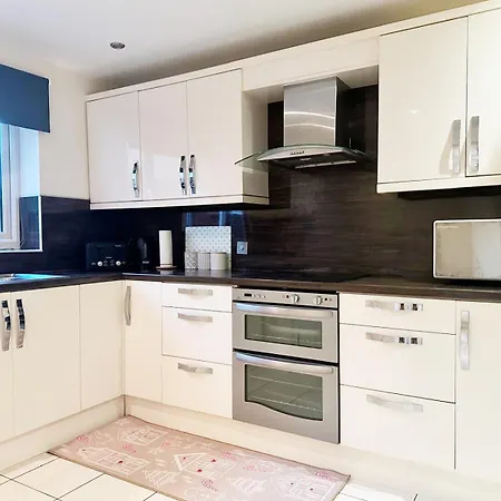 Spacious Luxurious Serviced 6 Barrow-in-Furness