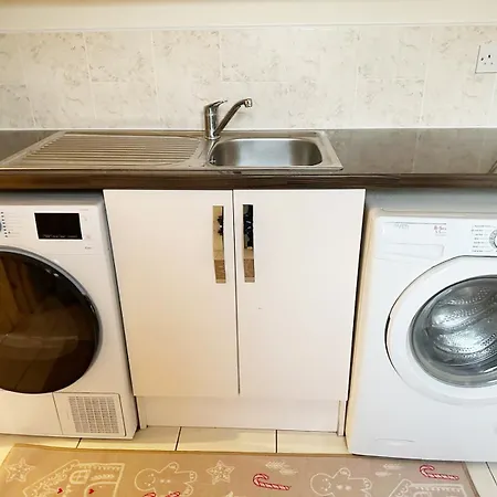 Spacious Luxurious Serviced 6 Holiday home