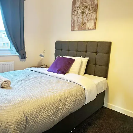 Spacious Luxurious Serviced 6 Holiday home *