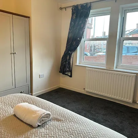 Spacious Luxurious Serviced 6 Holiday home *