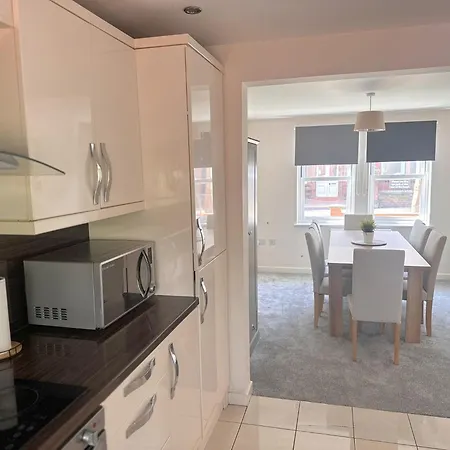 Spacious Luxurious Serviced 6 * Barrow-in-Furness
