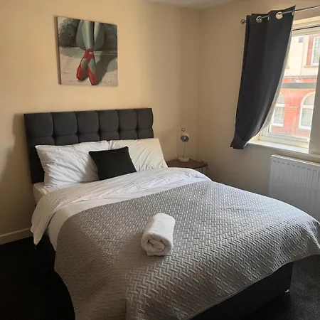 Spacious Luxurious Serviced 6 Holiday home