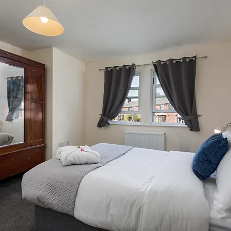 Spacious Luxurious Serviced 6 Feriehus *