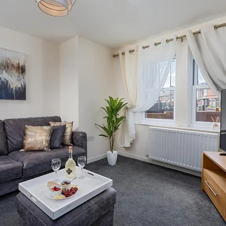 Spacious Luxurious Serviced 6