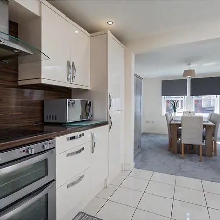 Casa de Férias Spacious Luxurious Serviced 6