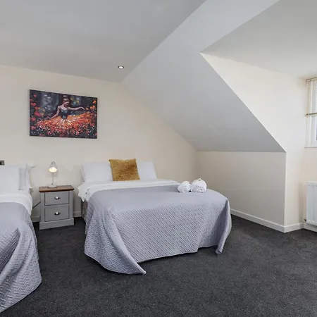 Spacious Luxurious Serviced 6 * Barrow-in-Furness