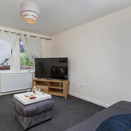 Spacious Luxurious Serviced 6 Feriehus *