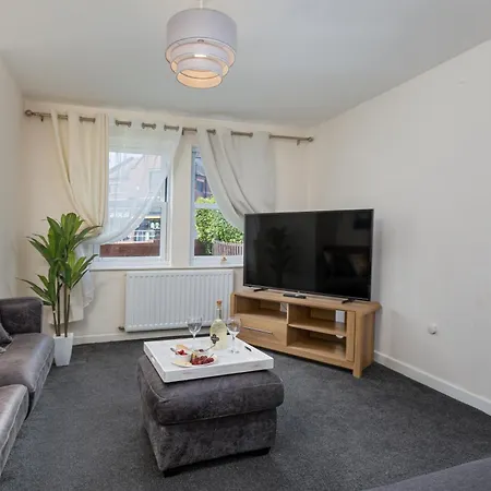 Spacious Luxurious Serviced 6 *