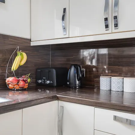 Spacious Luxurious Serviced 6 Barrow-in-Furness