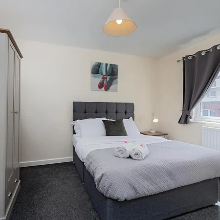 Spacious Luxurious Serviced 6 * Barrow-in-Furness