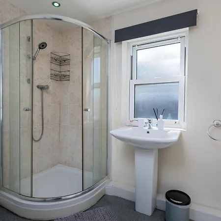 Casa de Férias Spacious Luxurious Serviced 6 Barrow-in-Furness