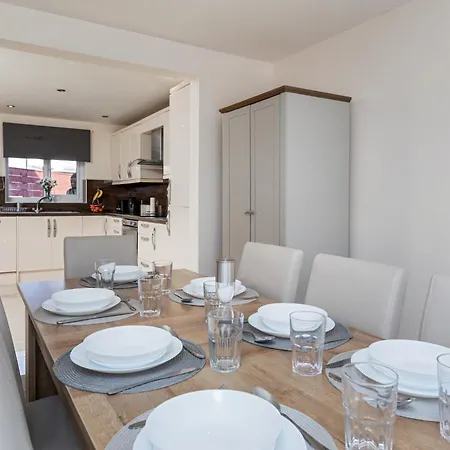 Spacious Luxurious Serviced 6 Barrow-in-Furness