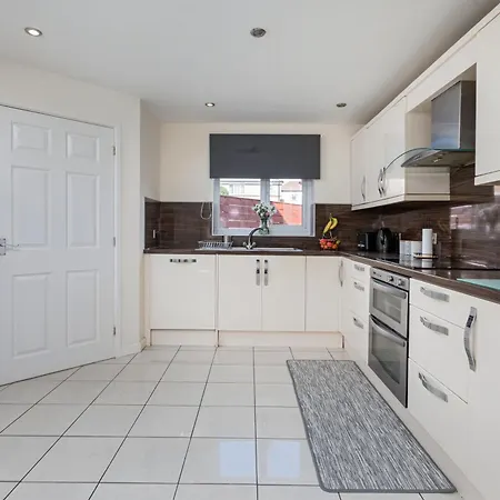 Spacious Luxurious Serviced 6 Barrow-in-Furness