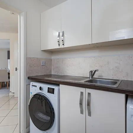 Spacious Luxurious Serviced 6 * Barrow-in-Furness