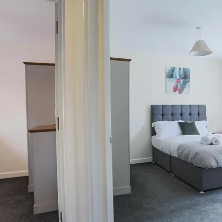 Spacious Luxurious Serviced 6 * Barrow-in-Furness