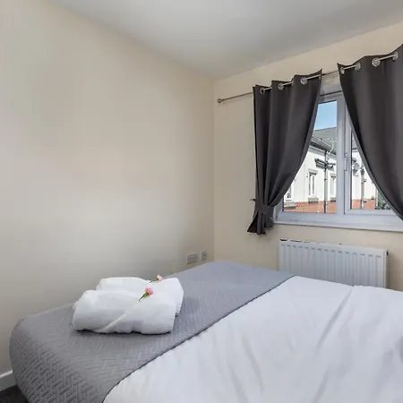 Spacious Luxurious Serviced 6 Barrow-in-Furness