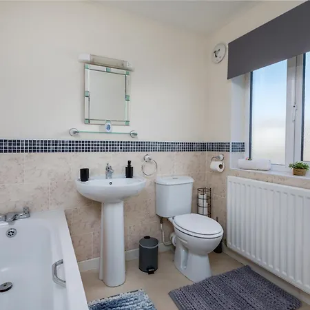 Spacious Luxurious Serviced 6 *