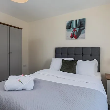 Spacious Luxurious Serviced 6 בית נופש